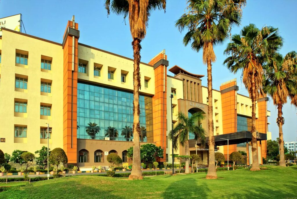 Kampus G.L. Bajaj Institute of Technology and Management
